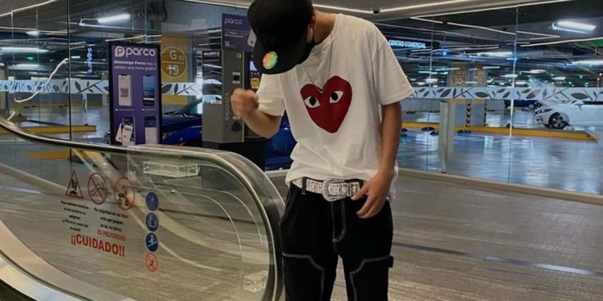 Easy ways to pair Comme des Garcons T-Shirt